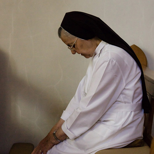 Die Welt der Gläubigen Nonnen Fotoreportage Amandine Boisseaux